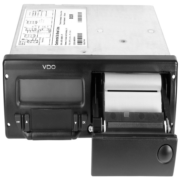 Tacógrafo digital instalado em caminhão